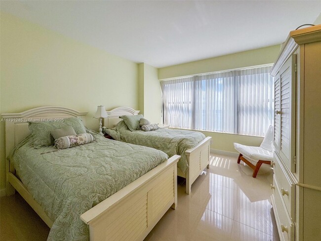 Building Photo - 3800 Galt Ocean Dr