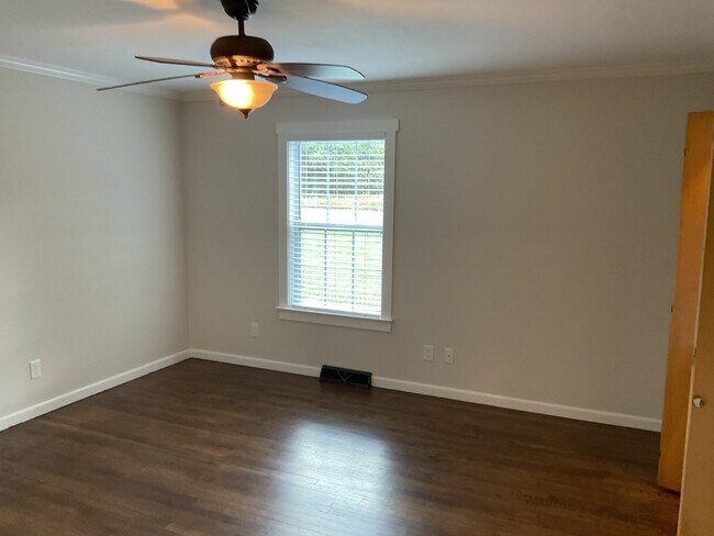 Building Photo - 1227 Hazelwood Rd