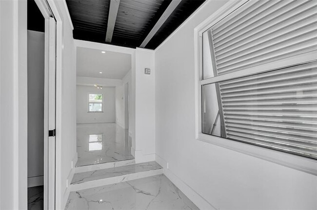 Building Photo - 2421 Garfield St