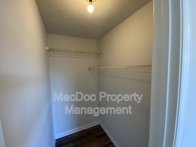 Building Photo - 105 Raquel Ct