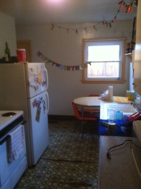 Building Photo - 1028 E Maxwell Ln