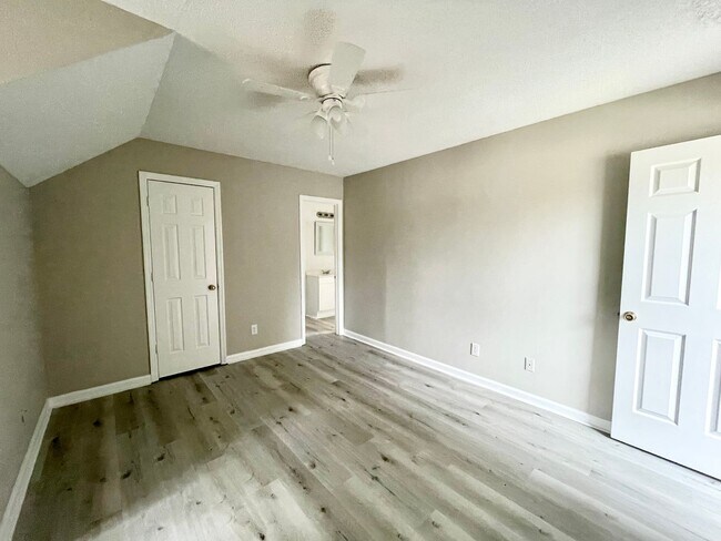 Building Photo - 119 Villa Ct
