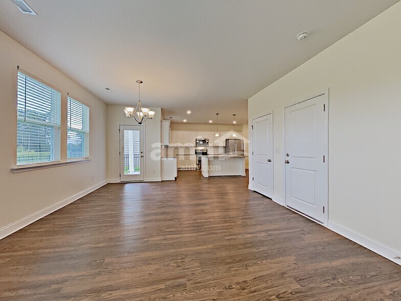 Building Photo - 107 Samara Ln