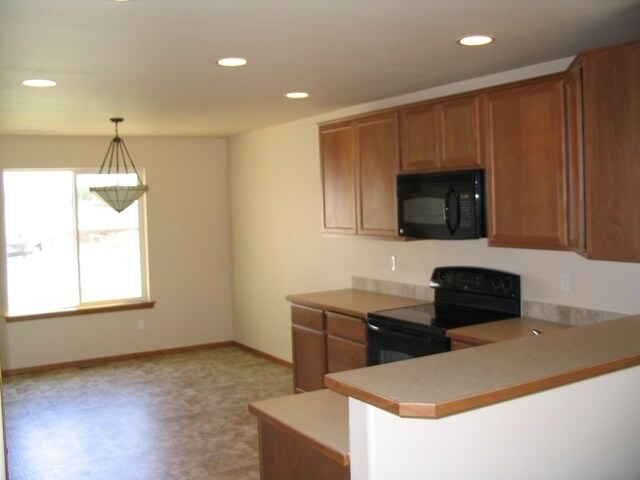 Eating area in kitchen - 5905 W Whatcom Ave