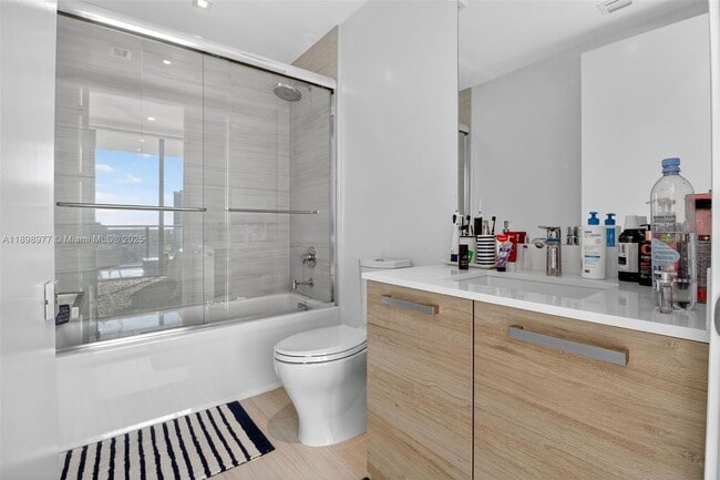 Building Photo - 5000 Island Estates Dr