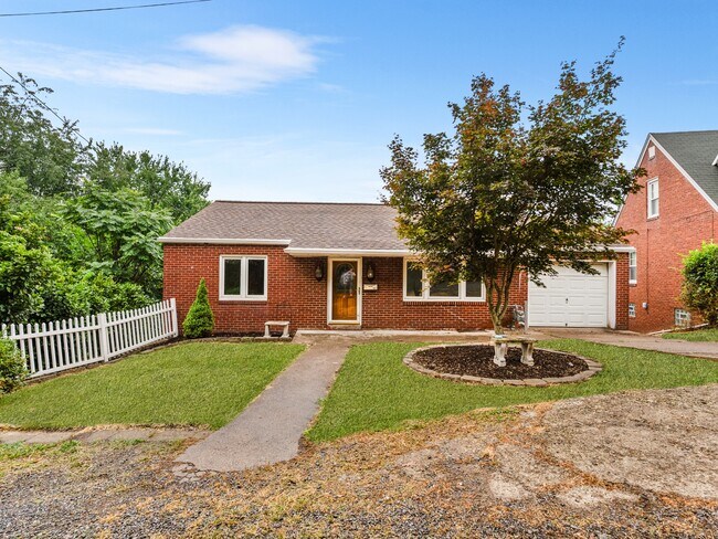 Primary Photo - 431 Virginia Ave
