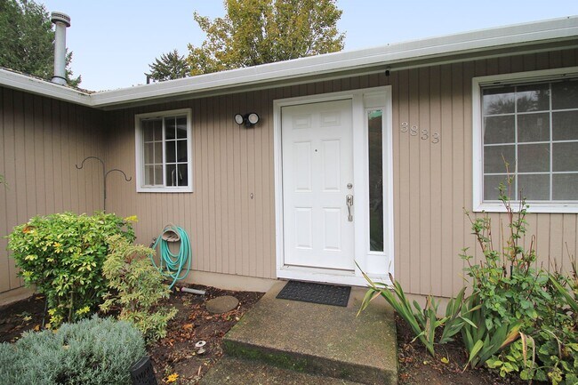 Building Photo - Updated 3 Bed/2 Bath Milwaukie Ranch Home Set On A Gorgeous Lot
