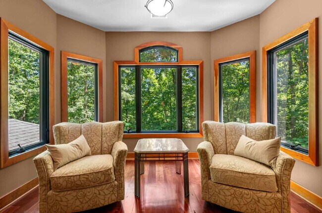 Building Photo - Luxurious 5-Bed Sanctuary with Scenic View...