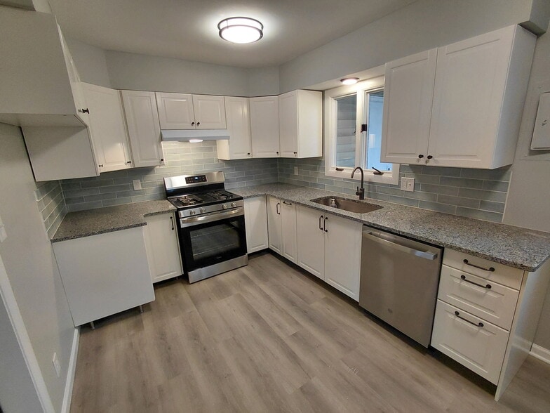 Building Photo - 23 Steele Cir