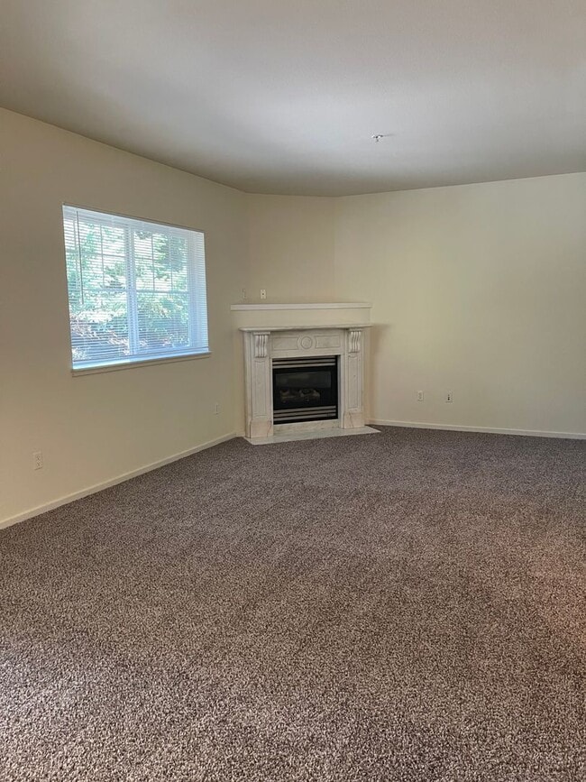 Building Photo - Beautiful Condo off Ellsworth!