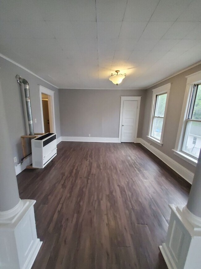 Building Photo - 509 Parkview Dr