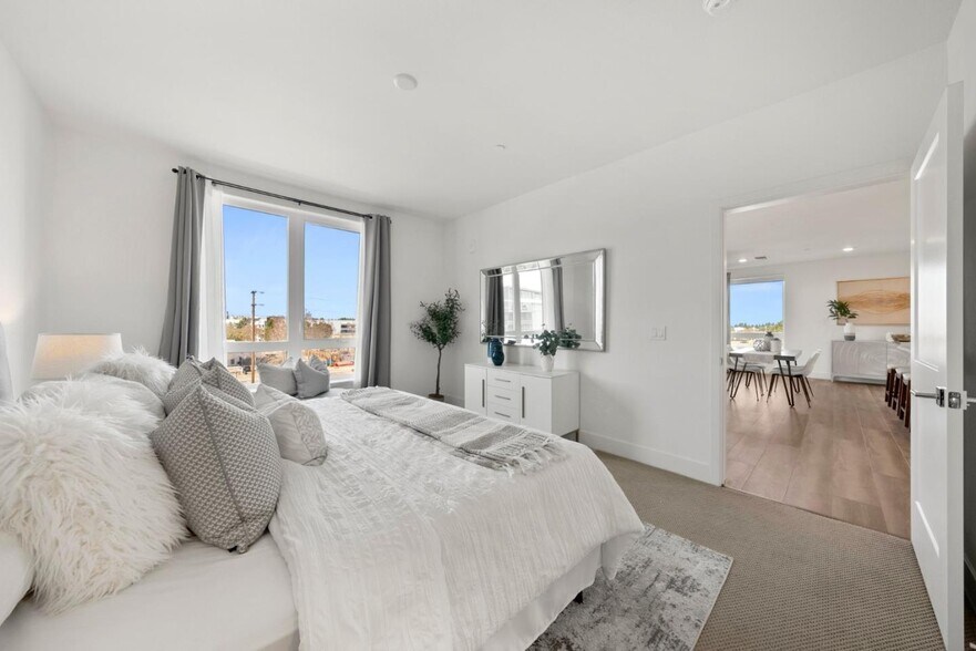 Building Photo - 3578 Rambla Pl