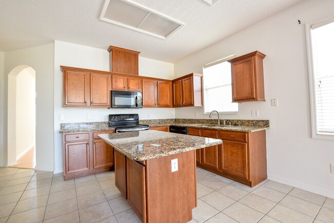 Building Photo - AMAZING 4 Bed 2 Bath Home For Rent in Sanf...