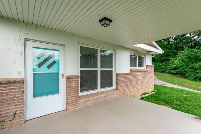 Building Photo - 719 Mcgowan Rd