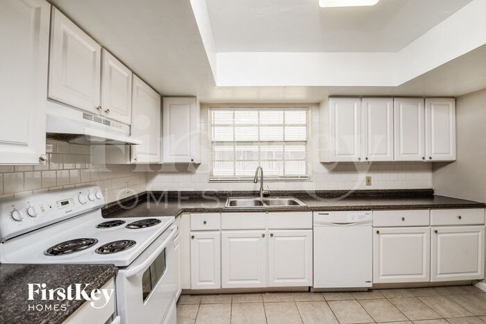 Building Photo - 18525 Sebring Rd