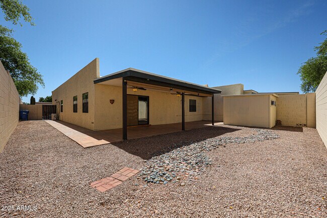 Building Photo - 7006 E Jensen St