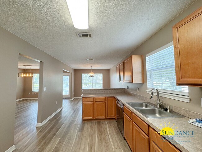 Building Photo - Stylishly Updated 3BR Home Minutes from Destin Harbor & Henderson Beach!