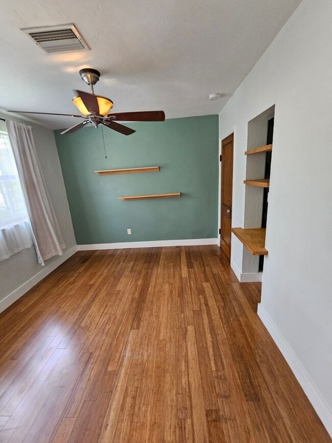 Building Photo - 2 Bedroom/2 Bath home near Duck Pond and Citizens Field