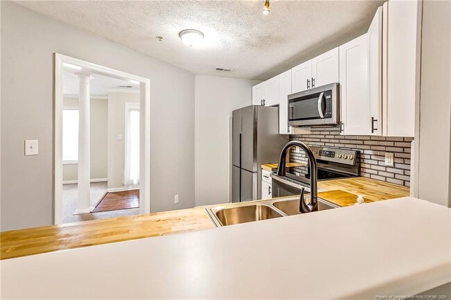 Building Photo - 300 Bubble Creek Ct
