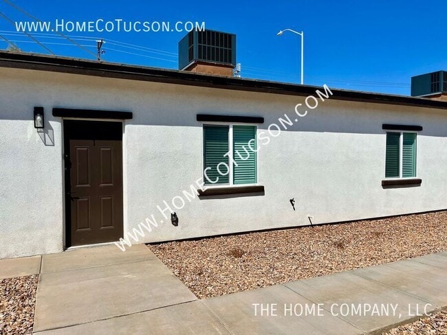 Building Photo - 1603 S Van Buren Ave
