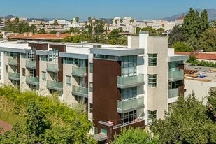 Building Photo - 257 S Hudson Ave