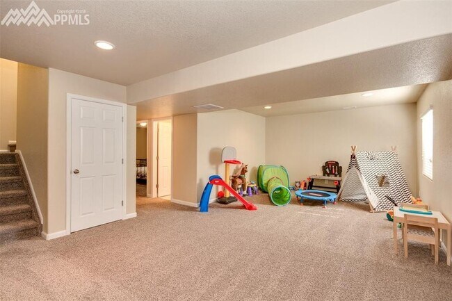 Building Photo - 8288 Hardwood Cir
