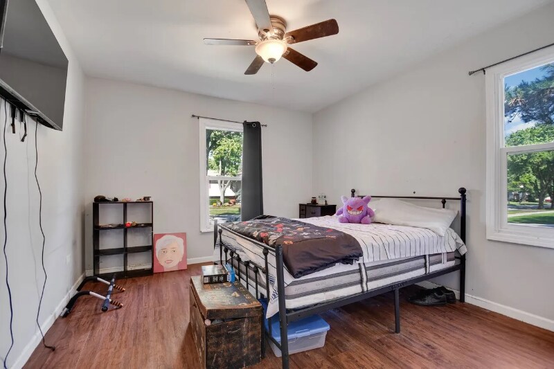 Building Photo - 837 Hamlin Ave