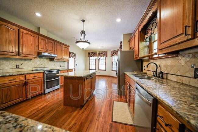 Building Photo - 165 Battleground Rd