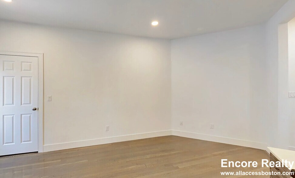 Building Photo - 11 Queensberry St