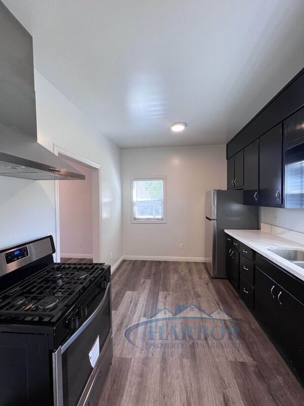 Building Photo - 426- 430 W. 22nd Street