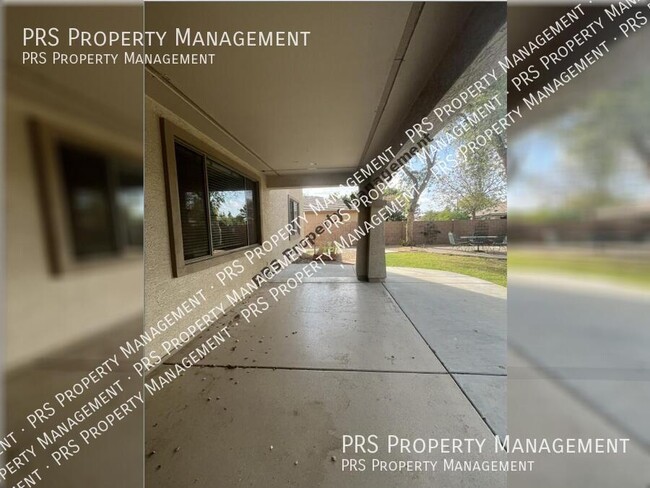 Building Photo - 576 E Julian Dr