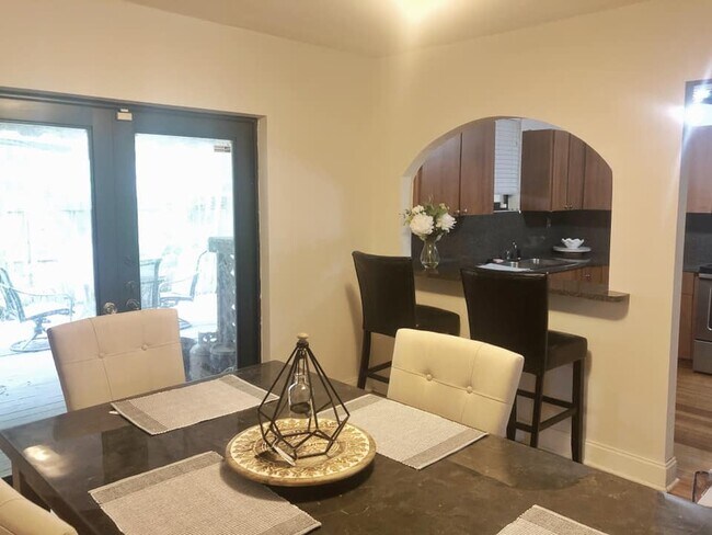 Breakfast nook - 3182 Day Ave