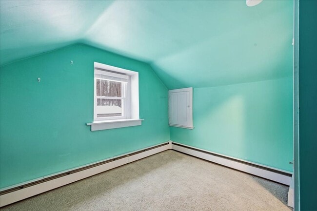 Building Photo - Single Home Available Just Under One Acre Lot!