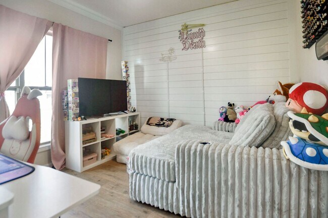 Building Photo - Pet Friendly Four Bedroom!