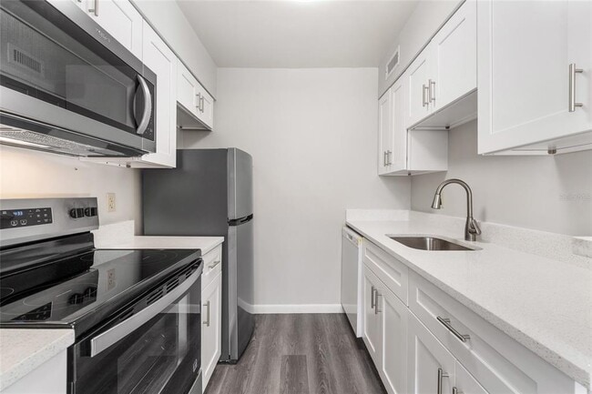 Building Photo - 6120 Peregrine Ave