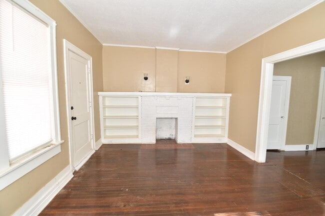 Primary Photo - 220 Washington St