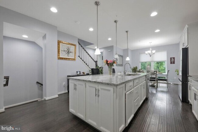 Building Photo - 518 Harborview Dr