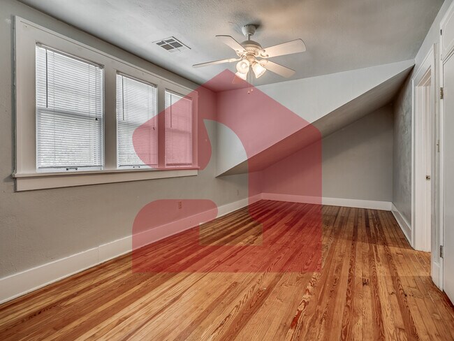 Building Photo - 1501 Gladstone Terrace