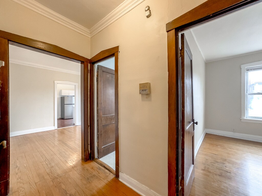 Building Photo - 4404 N Winchester Ave