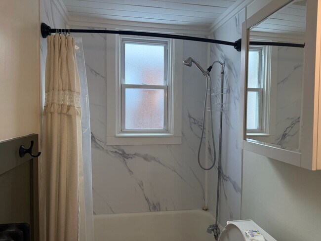 Building Photo - 6611 Kennedy Ave