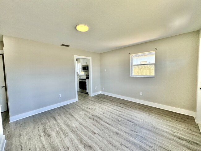 Building Photo - 531 99th Ave N