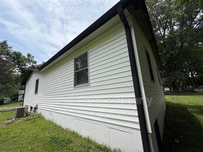 Building Photo - 2245 Lindsay Ln