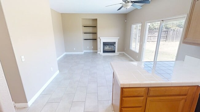 Building Photo - Spacious 3 Bedroom Beaumont Home For Lease