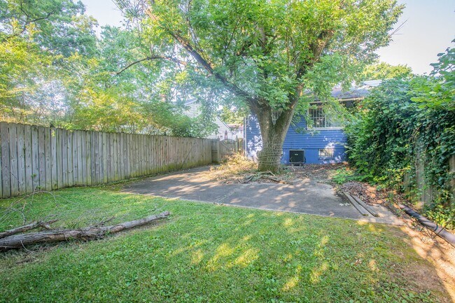 Building Photo - Amazing 4 BR/2 BA Semi-Detached Home in Ca...