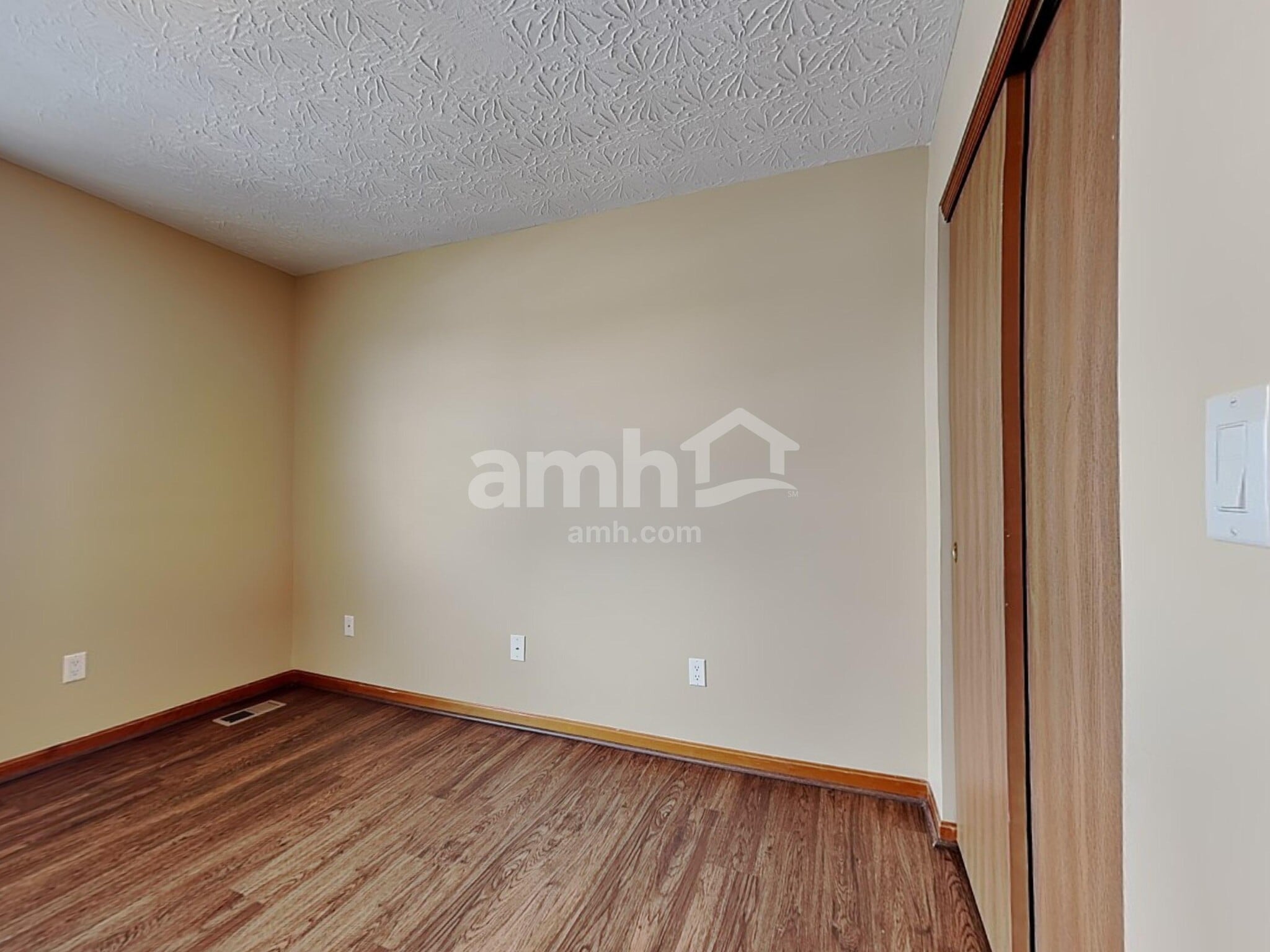 Building Photo - 6040 Glennshire Ct