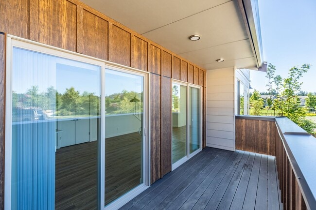 Building Photo - Beautiful 3 Bedroom Home Located in Ten Trails Black Diamond