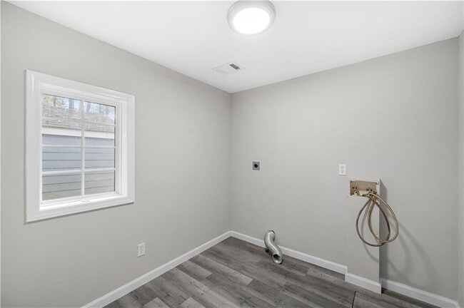 Building Photo - 5955 Kemp Dr