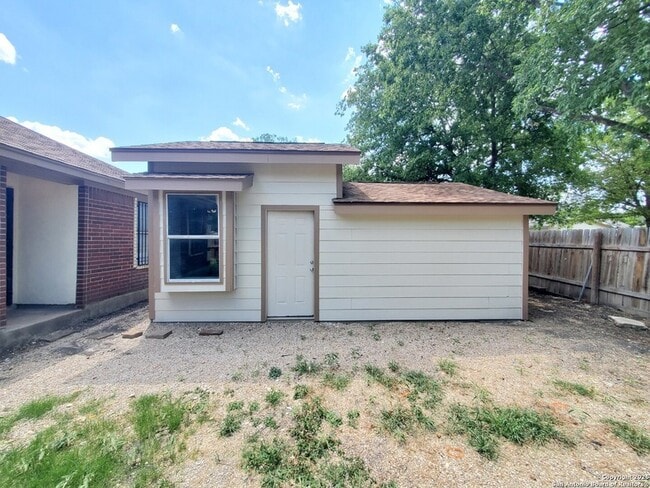 Building Photo - 203 Ardmore St