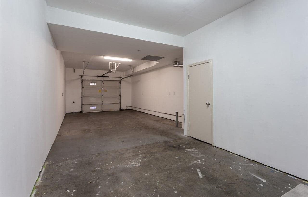 Garage for 2 cars - 1411 Nevin Plz