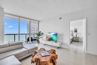 Building Photo - 485 Brickell Ave